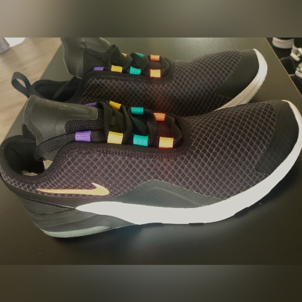 Nike Black Sneakers with Multicolor Accents Size 6.5 Y